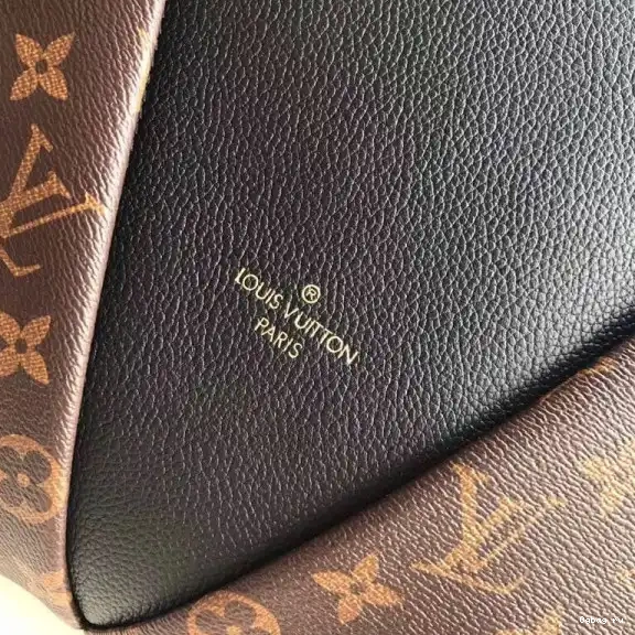 Vuitton V MM TOTE Louis 0521